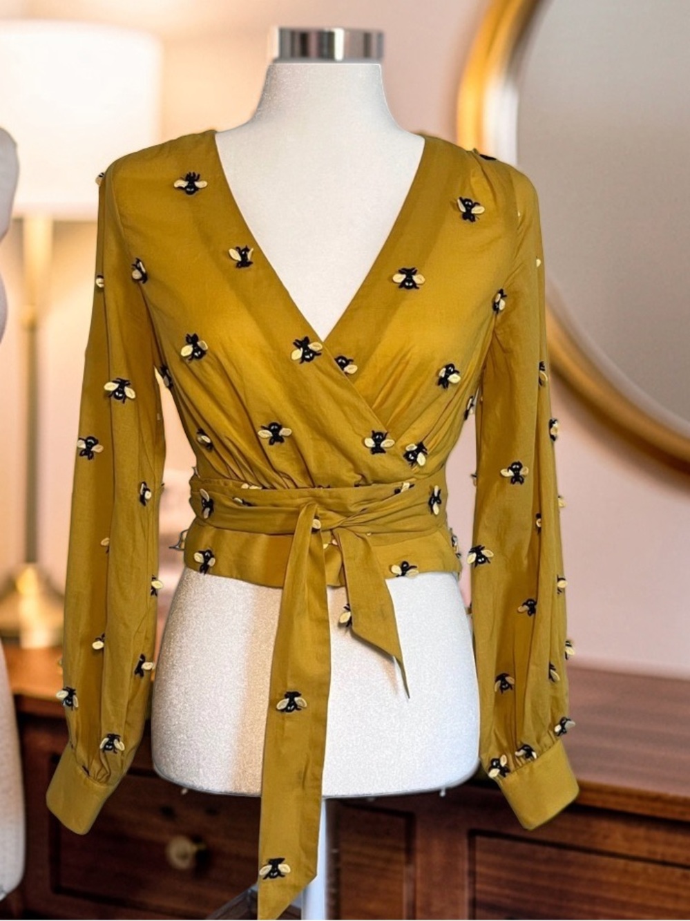 Maeve Anthropologie 3D Bumble
Bee Embroidered Wrap Top
Mustard
Size 0 NOVELTY